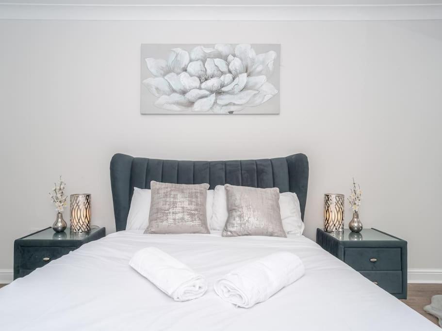 Luxury 2Bed 2Bath Flat In City Centre- Free Parking! Edimburgo Exterior foto