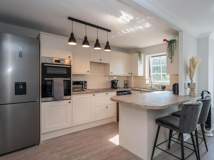 Luxury 2Bed 2Bath Flat In City Centre- Free Parking! Edimburgo Exterior foto