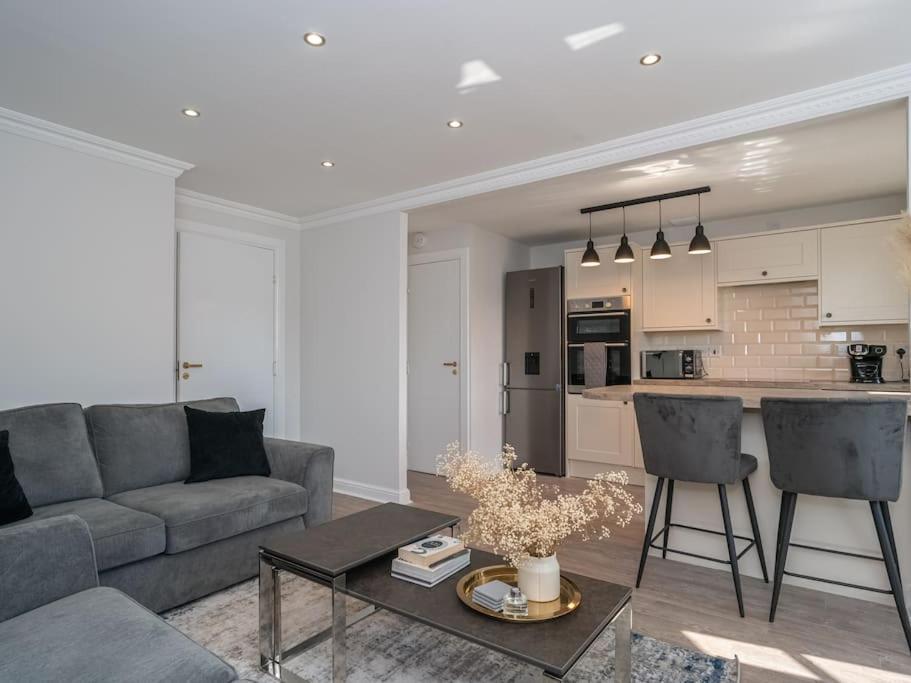 Luxury 2Bed 2Bath Flat In City Centre- Free Parking! Edimburgo Exterior foto