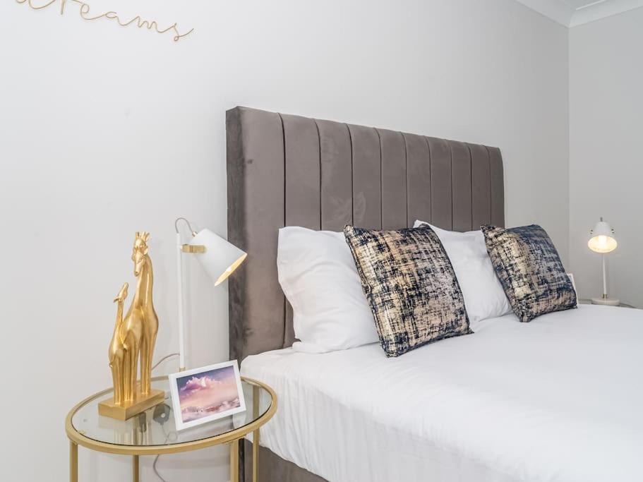 Luxury 2Bed 2Bath Flat In City Centre- Free Parking! Edimburgo Exterior foto