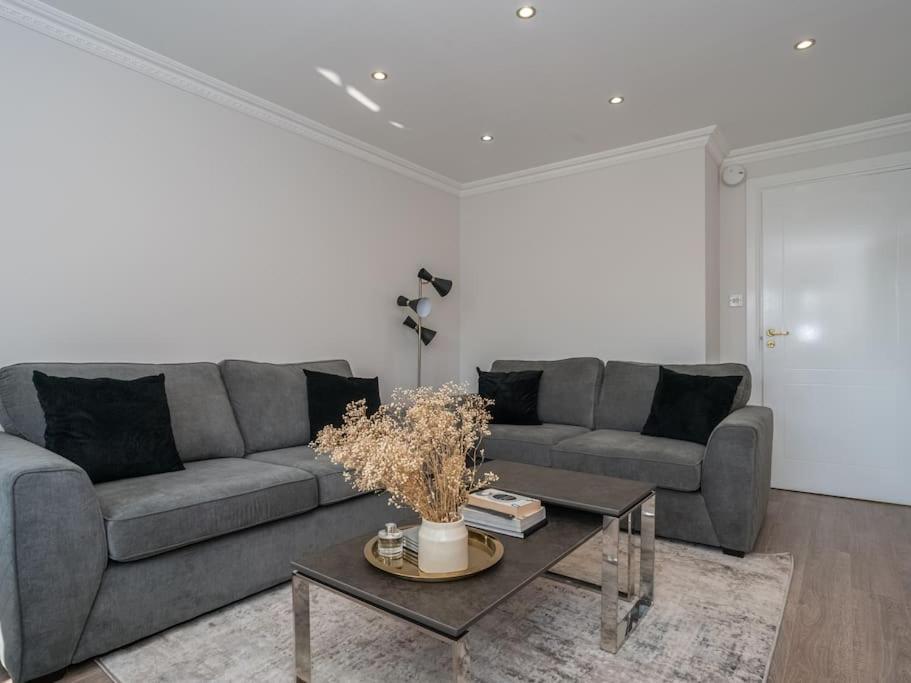 Luxury 2Bed 2Bath Flat In City Centre- Free Parking! Edimburgo Exterior foto