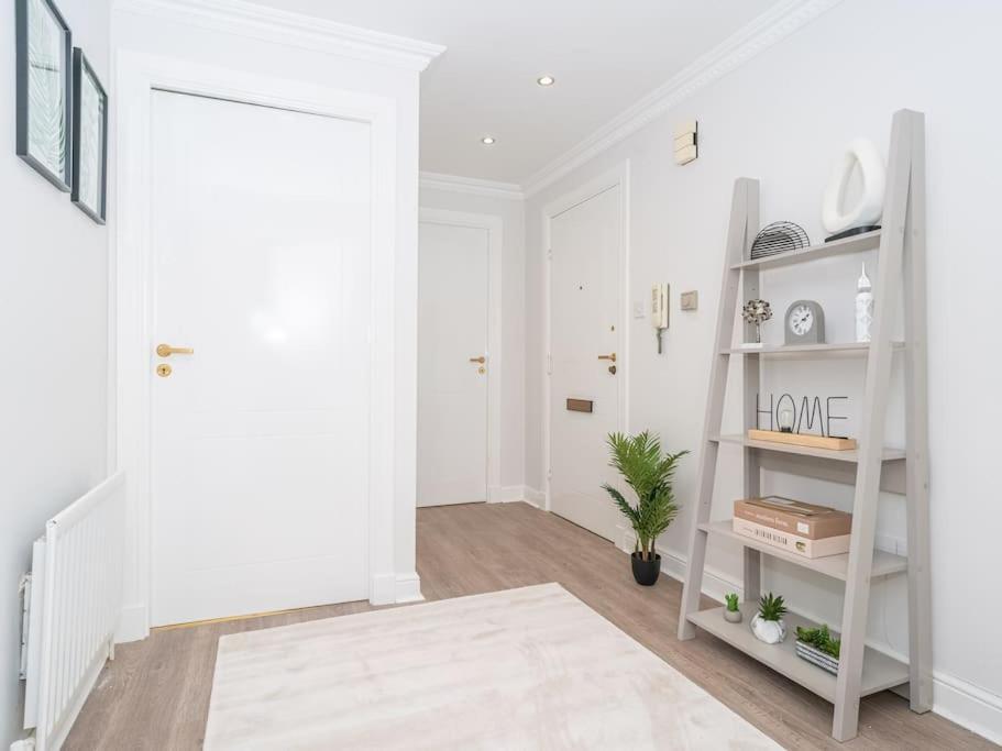 Luxury 2Bed 2Bath Flat In City Centre- Free Parking! Edimburgo Exterior foto